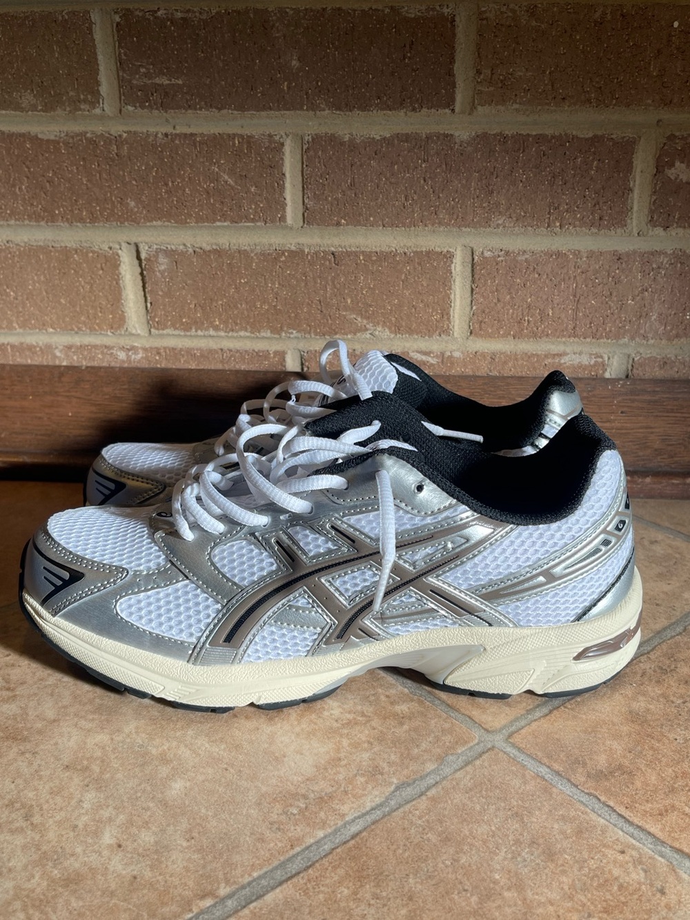 Asics White Silver Black Athletic Running Shoes - Picture 3 of 7